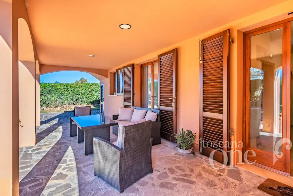 Exterior photo 6