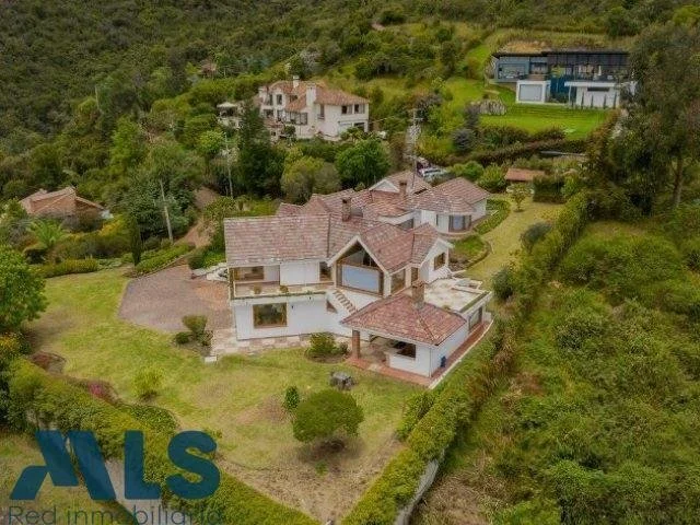 Exterior photo 2