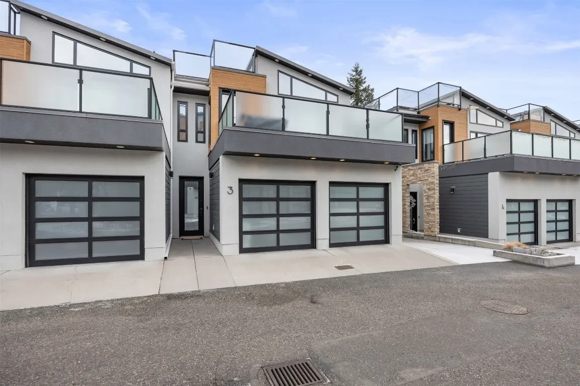Exterior photo 9