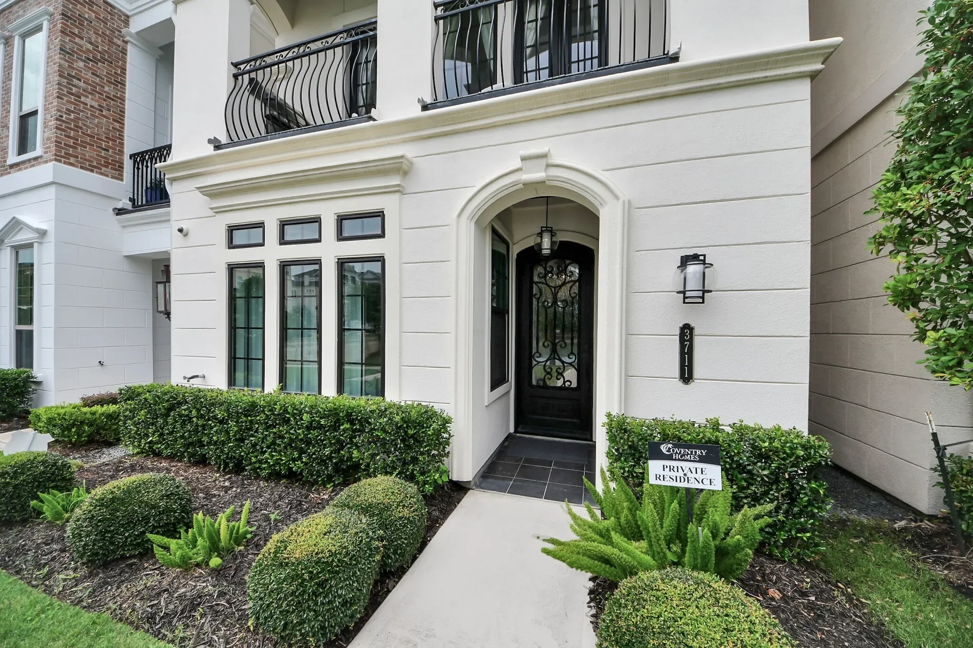 Exterior photo 2
