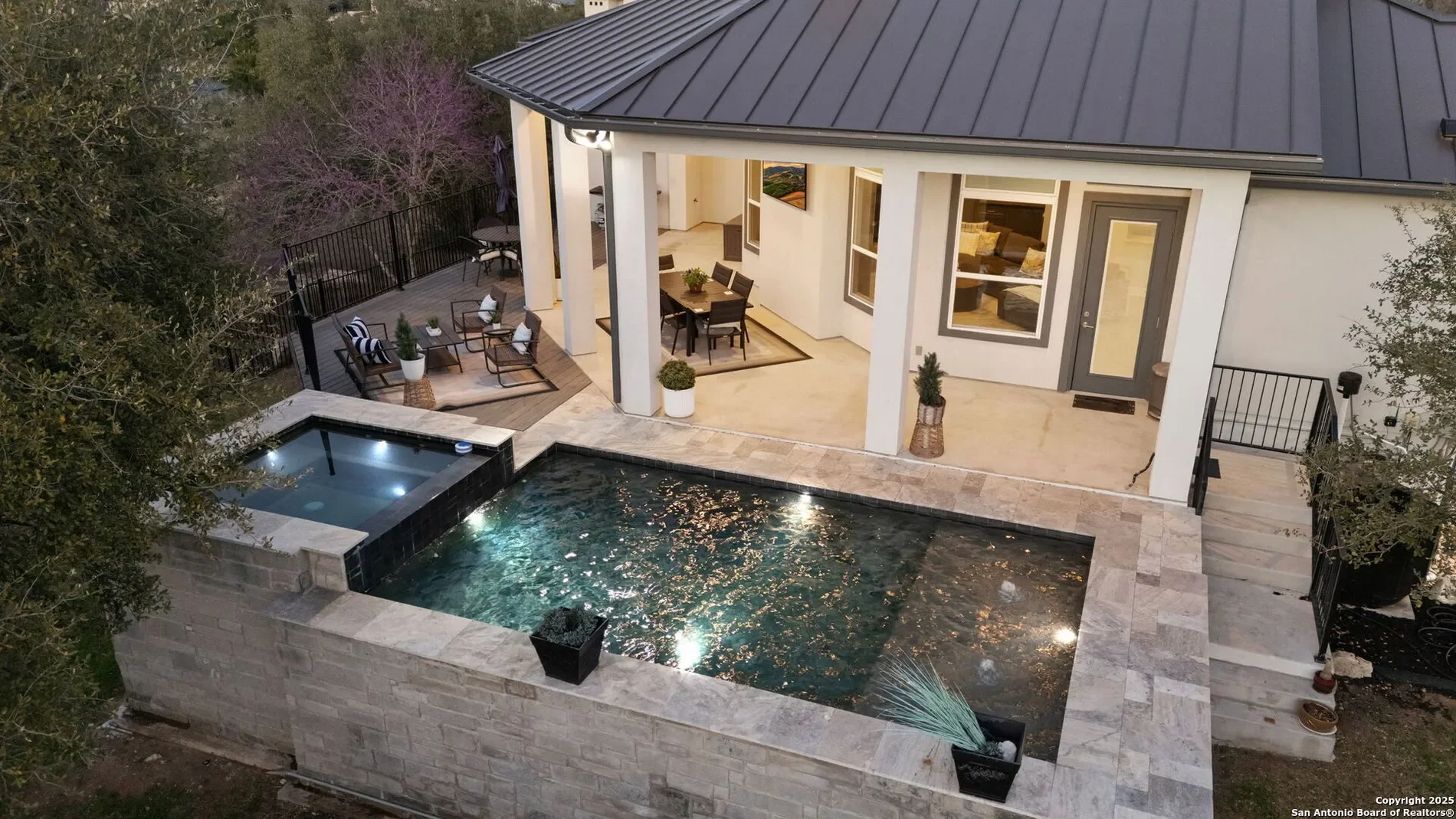 Exterior photo 3