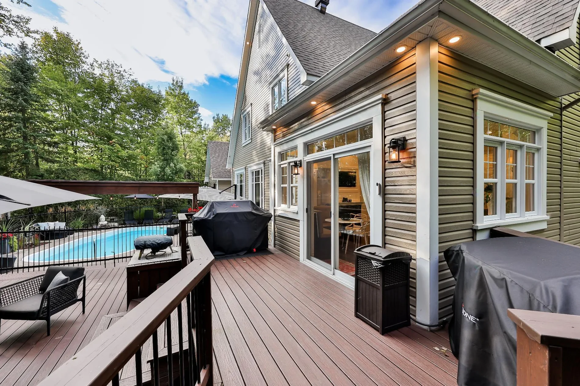 Exterior photo 6