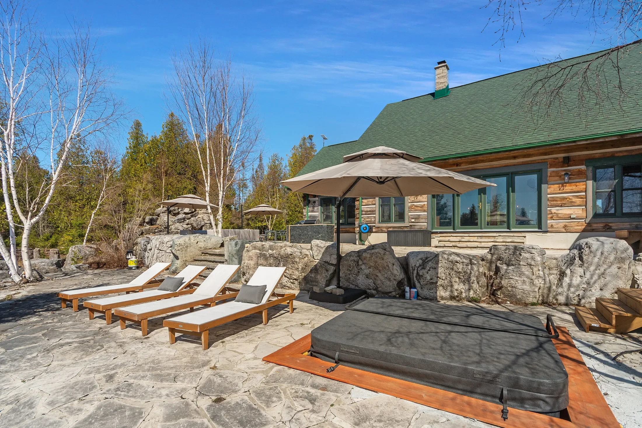 Exterior photo 5