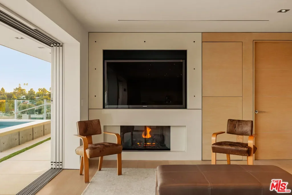 467 Paseo Miramar, Los Angeles, California, United States. - Photo 26