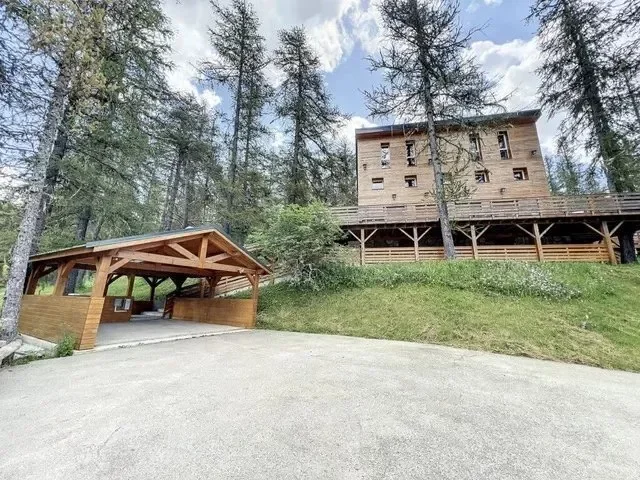 Exterior photo 3