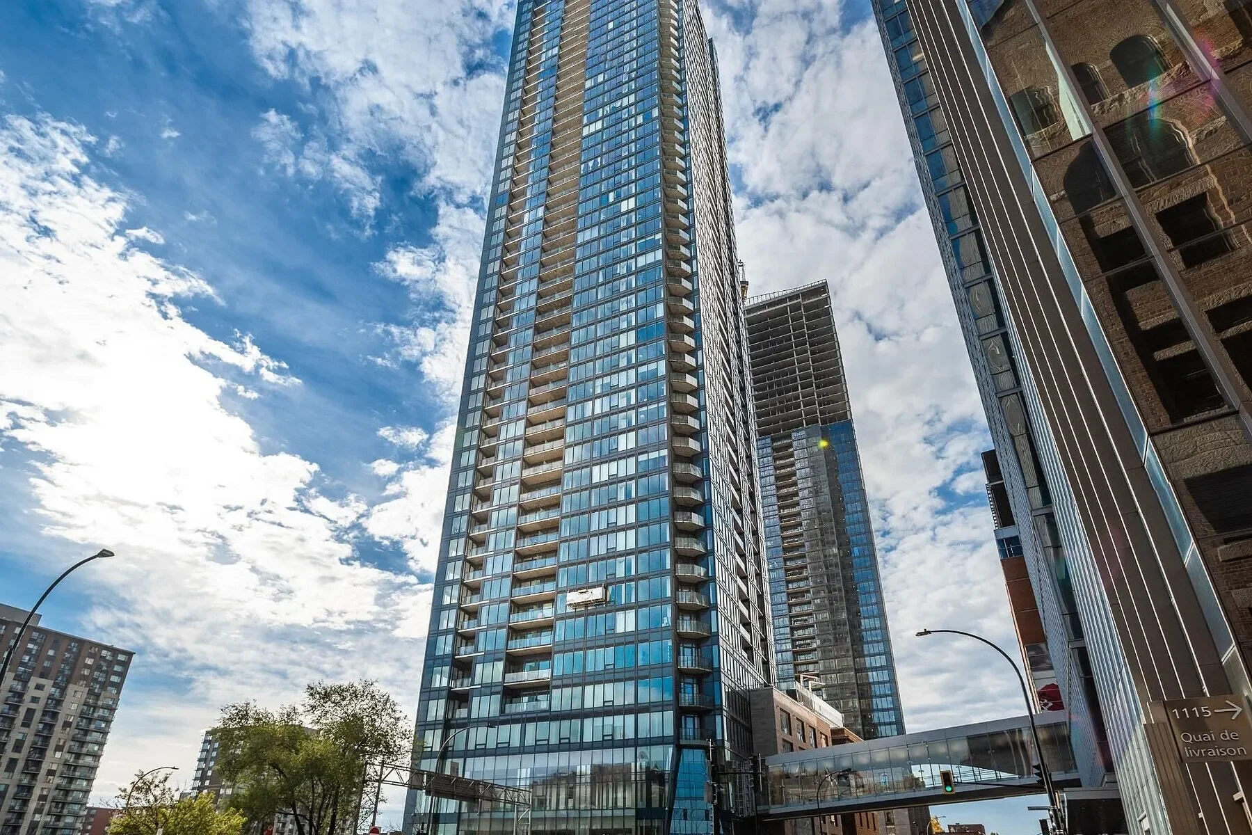 Exterior photo 3