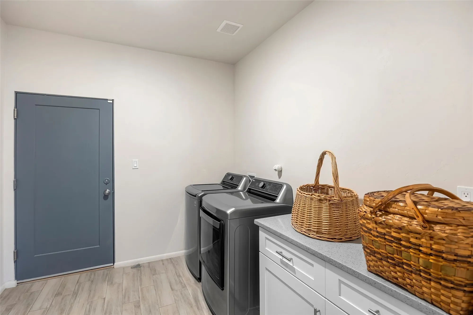 14 Plano Arbolito, Santa Fe, NM 87506, Santa Fe, New Mexico, United States. - Photo 33