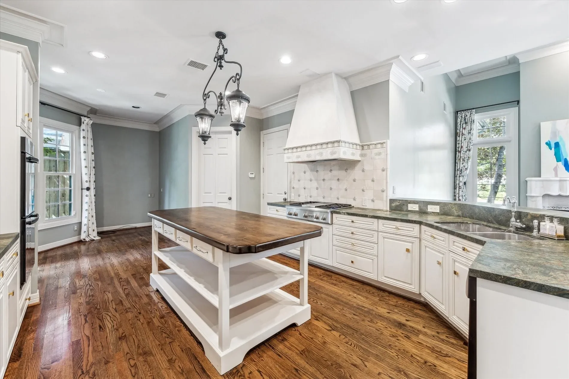 1 Exbury Way, Houston, TX 77056, Houston, Texas, United States. - Photo 12
