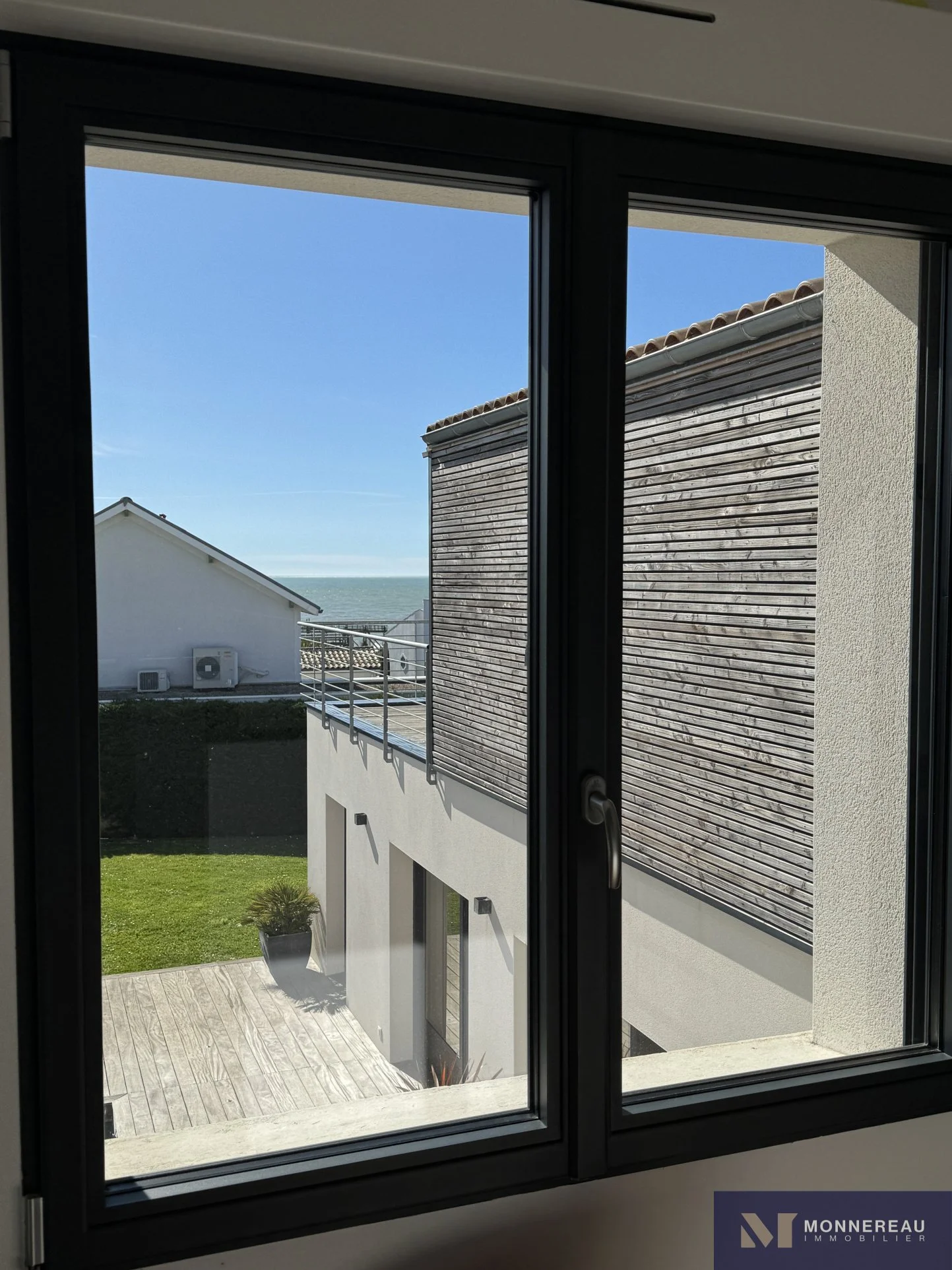 Exterior photo 10