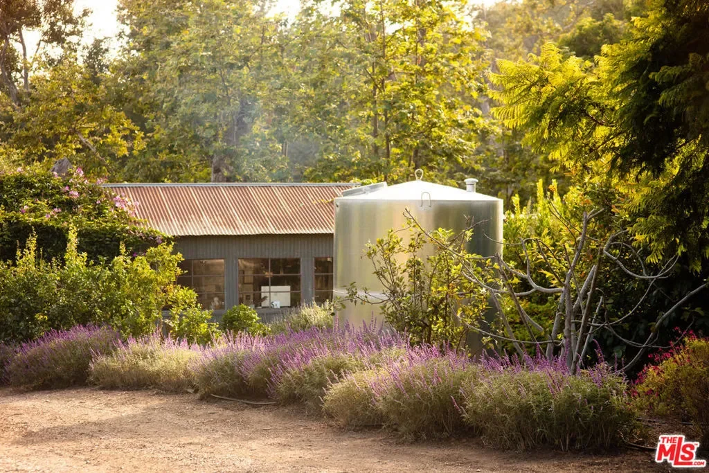 5949 Bonsall Drive, Malibu, California, United States. - Photo 2