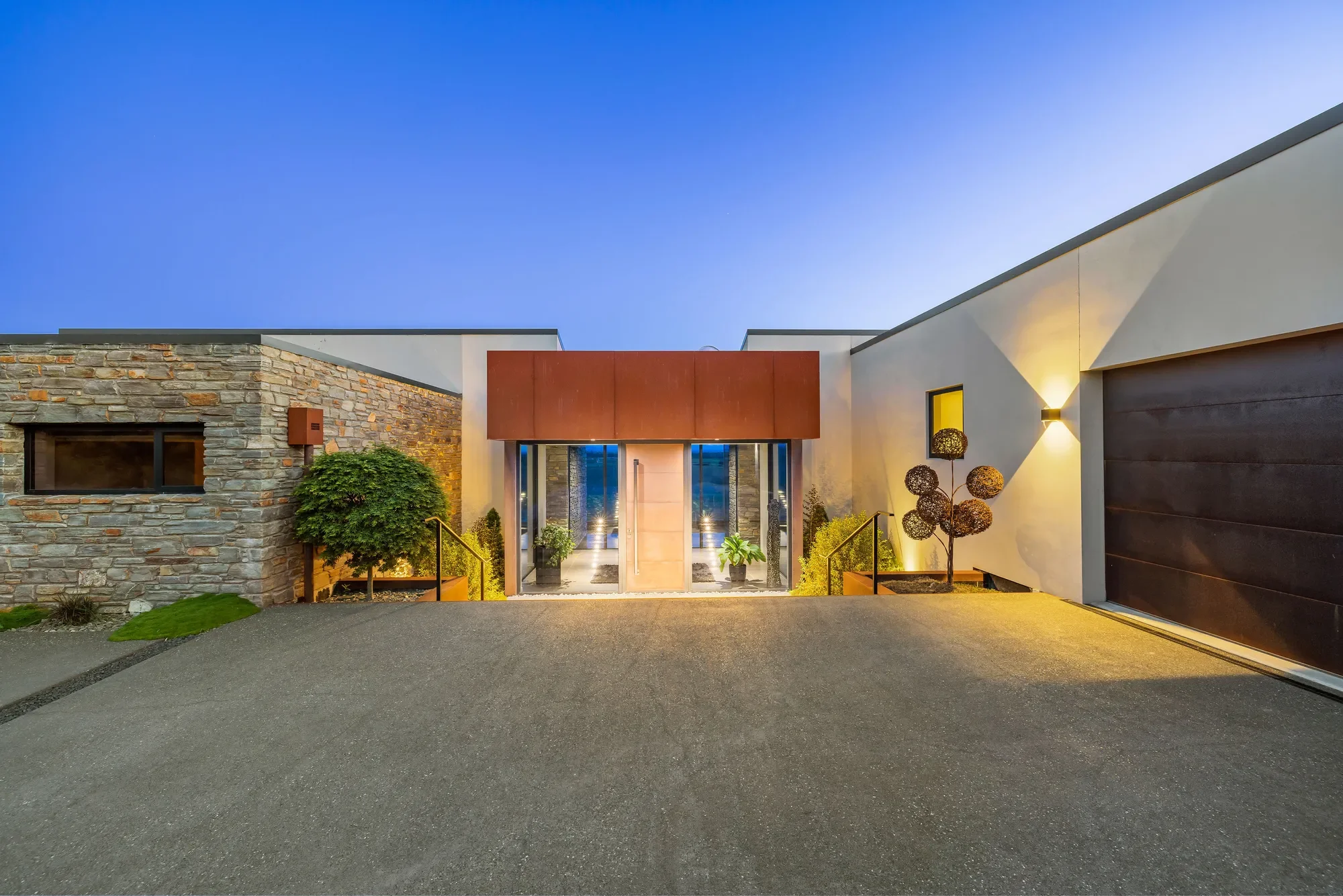 Exterior photo 4