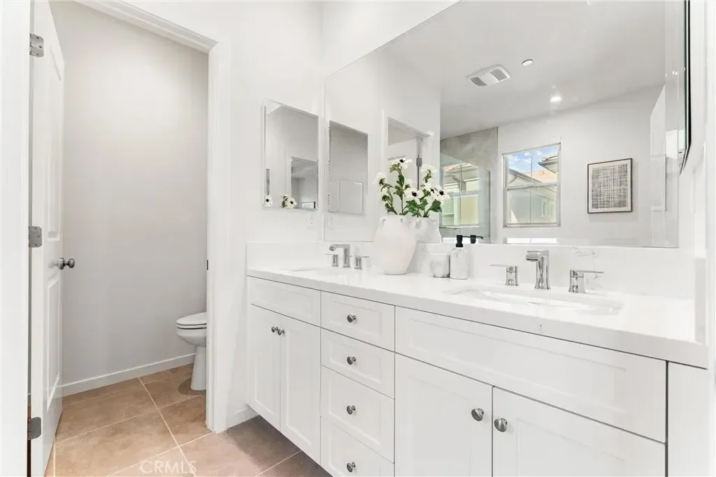 136 Newburry, Irvine, California, United States. - Photo 19