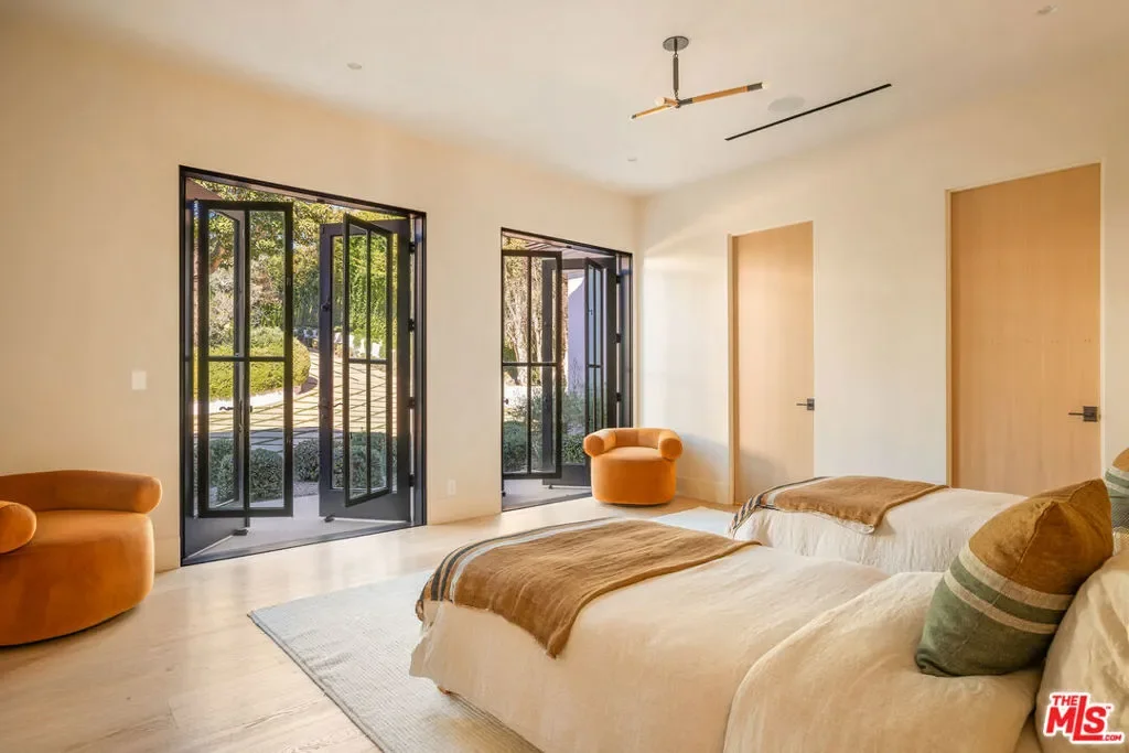 24824 Pacific Coast Highway, Malibu, California, United States. - Photo 11