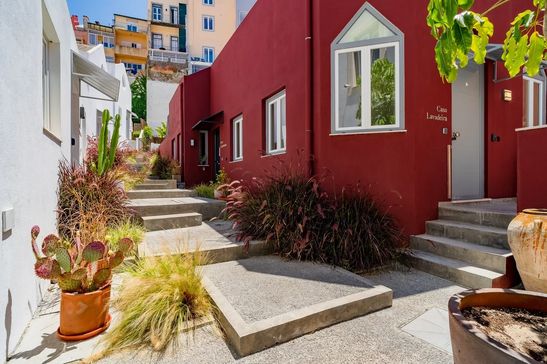 Exterior photo 4