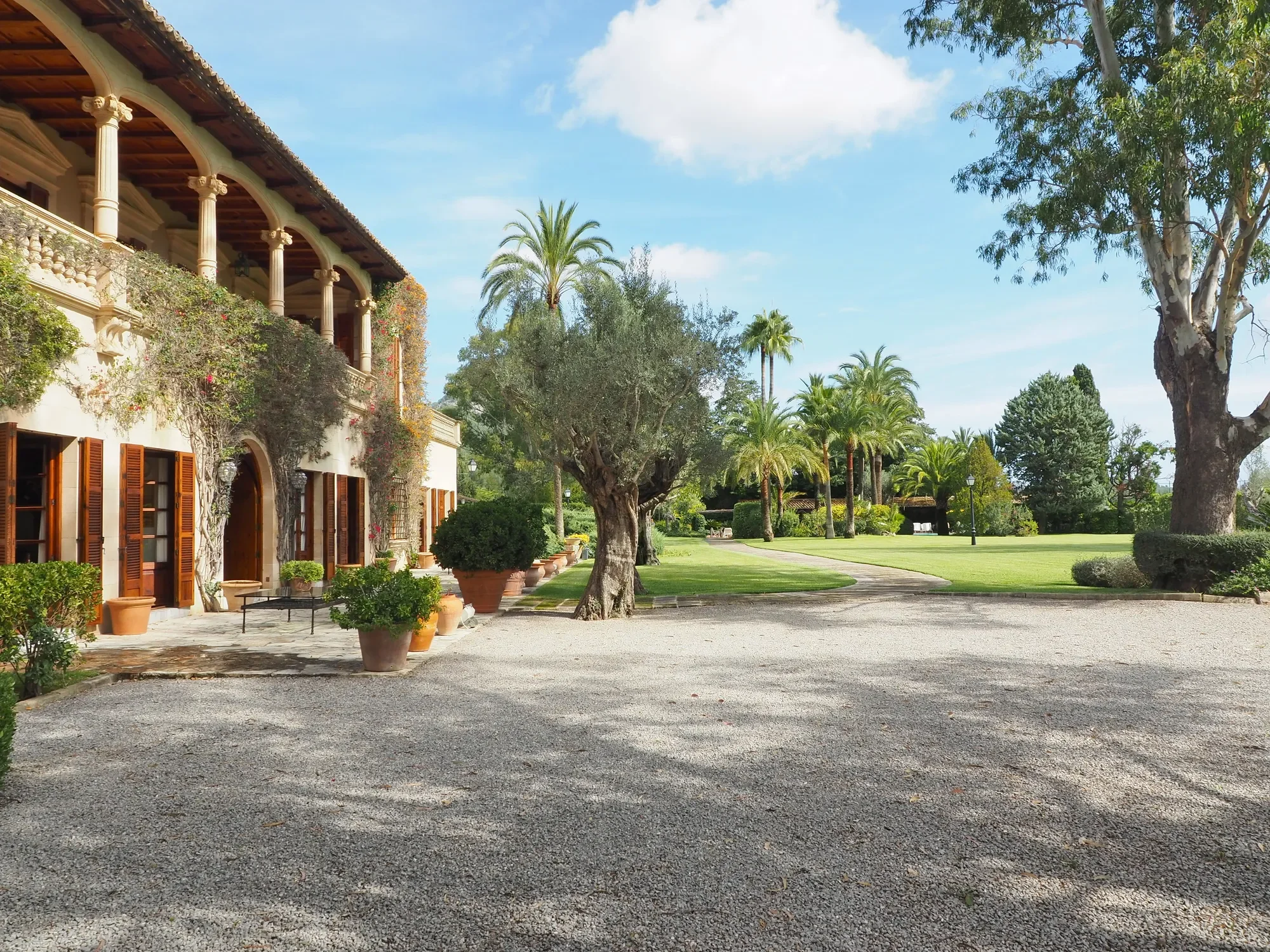 Exterior photo 4