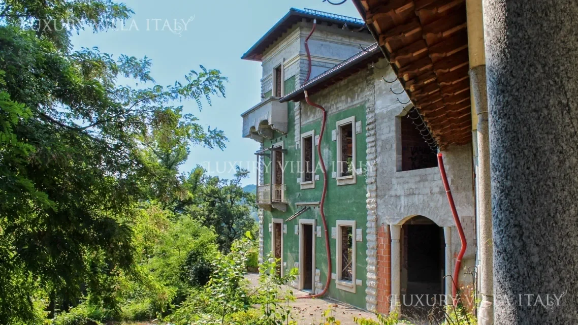 Exterior photo 8