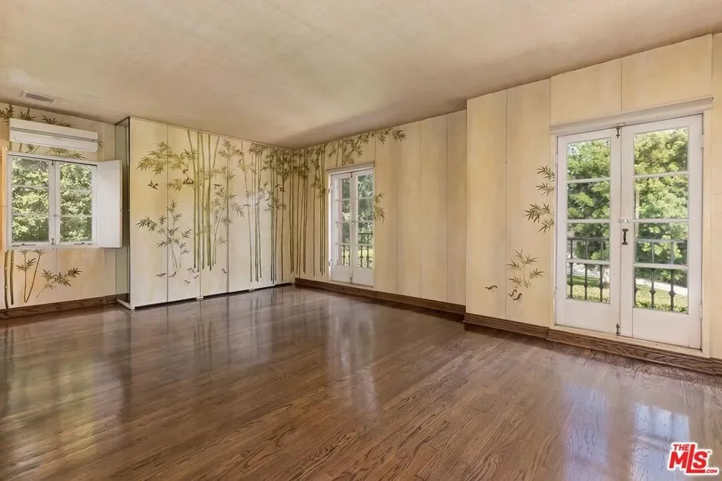 1017 Chevy Chase Drive, Beverly Hills, California, United States. - Photo 9
