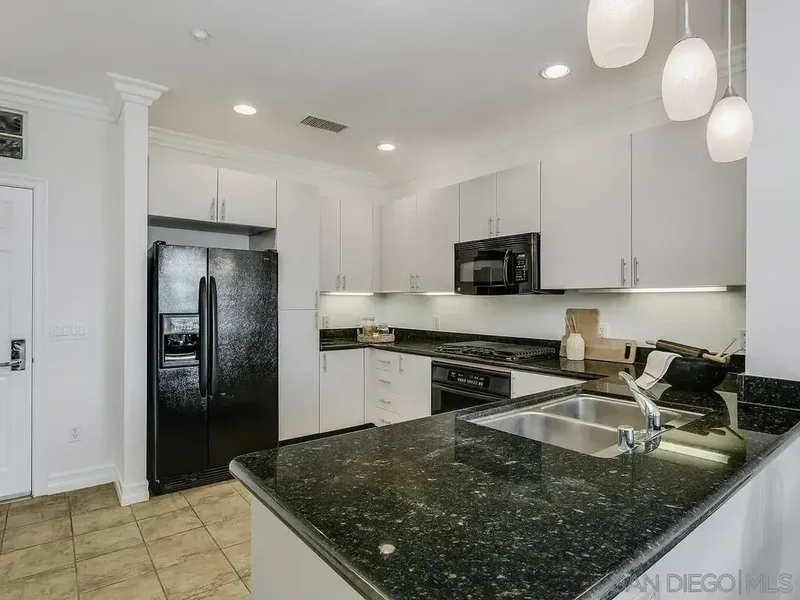 525 11th Ave Unit# 1405, San Diego, CA 92101, San Diego, California, United States. - Photo 30