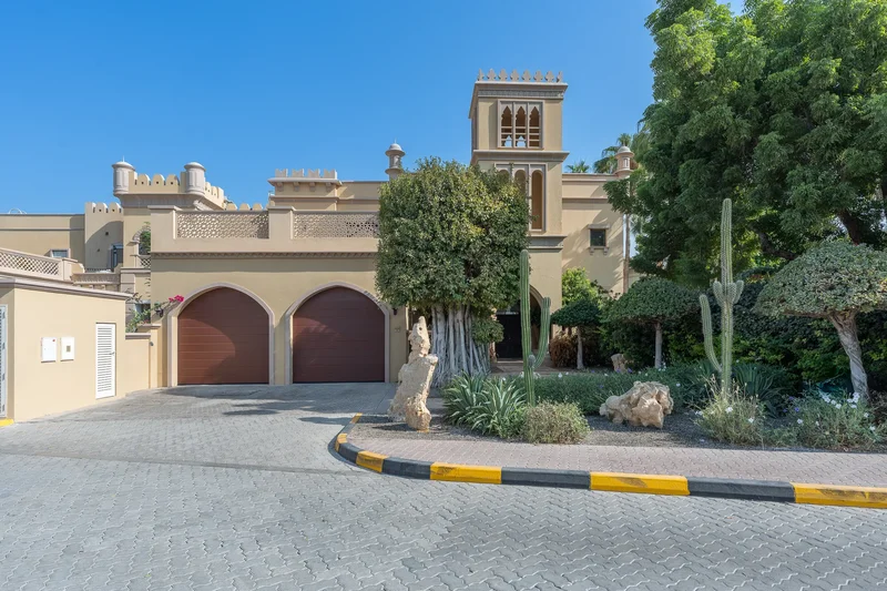 Villa on Extended Plot in Canal Cove