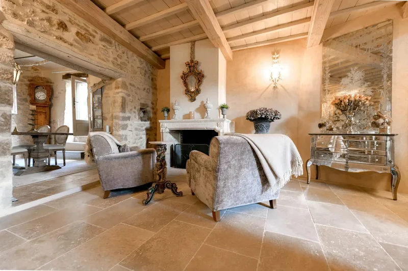 Character residence of 180 m² with pool 14 km from Uzès