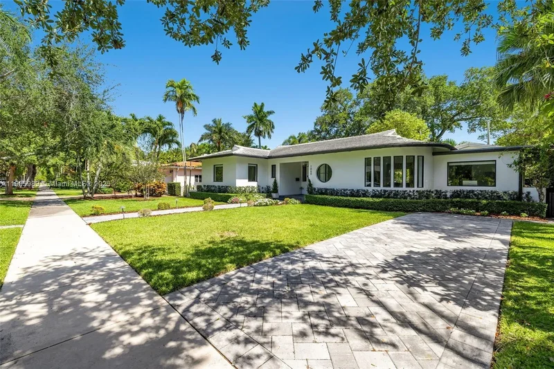 1060 NE 95th St, Miami, Florida, United States. - Photo 4