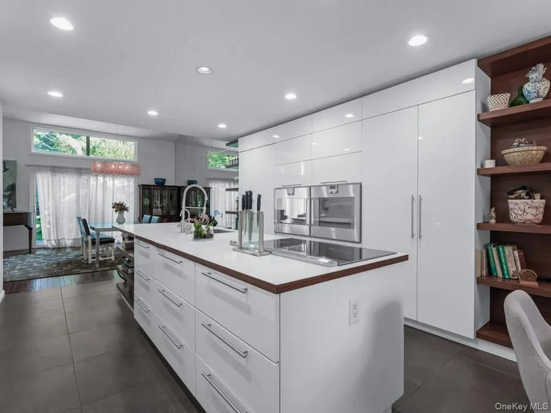 15 Fairway Circle S #15, Manhasset, NY 11030, Manhasset, New York, United States. - Photo 14