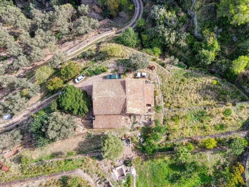 Finca with sea views and historic watchtower