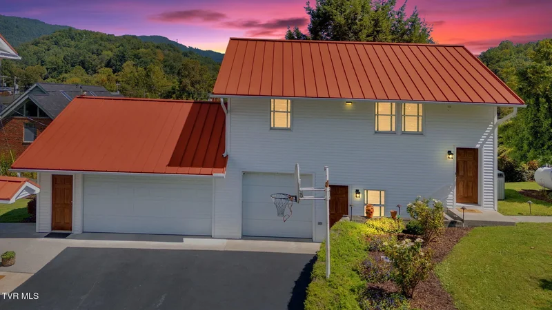 308 Pearl Avenue, Big Stone Gap, VA 24219, Big Stone Gap, Virginia, United States. - Photo 91