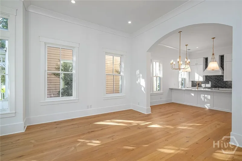 312 W 38th Street, Savannah, Georgia, United States. - Photo 9