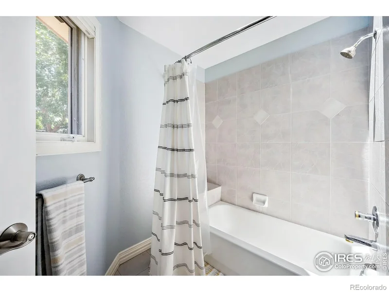 535 Sawtooth Point, Boulder, Colorado, United States. - Photo 21