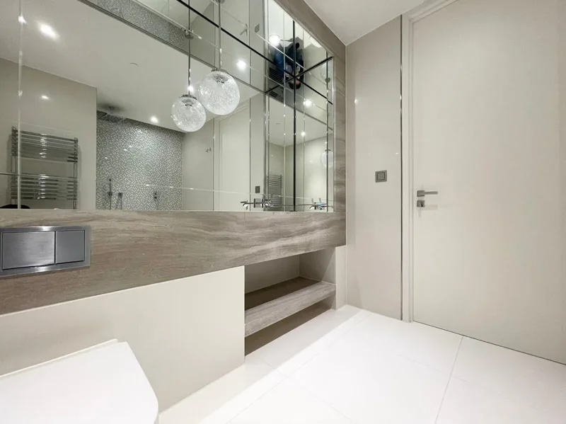 Sugar Quay, London, United Kingdom. - Photo 11