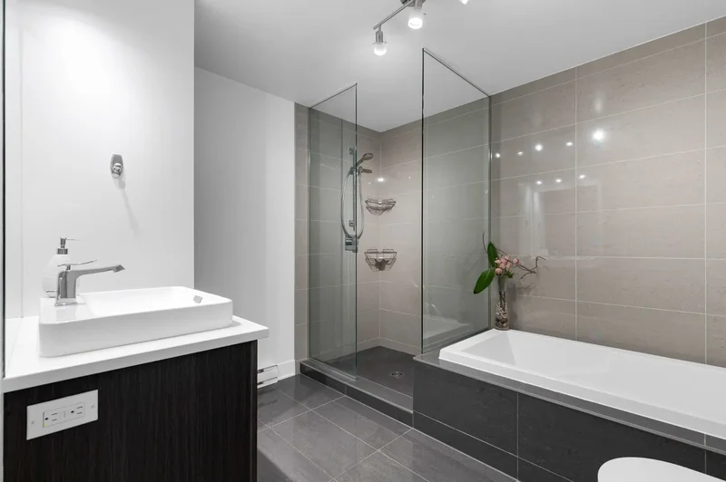 Laval (Chomedey) QC