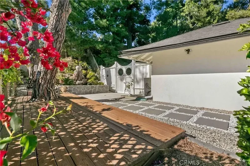 10534 Colebrook, Los Angeles, California, United States. - Photo 38