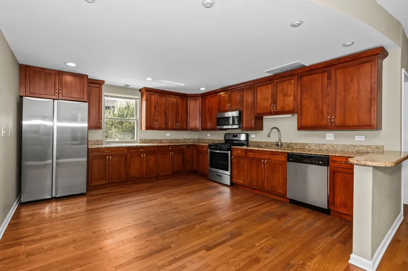 2710 North Artesian Avenue , Chicago, IL 60647, Chicago, Illinois, United States. - Photo 38