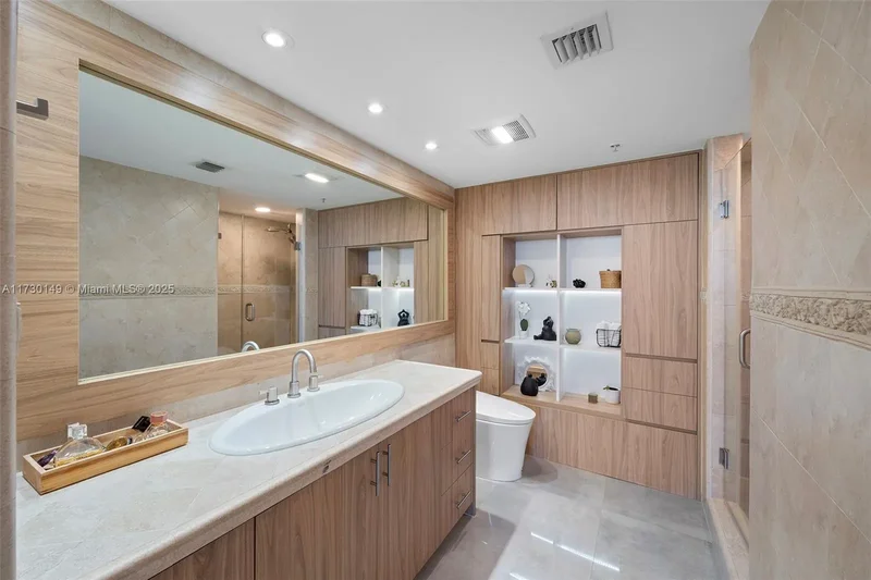 650 West Ave 1004, Miami Beach, Florida, United States. - Photo 27