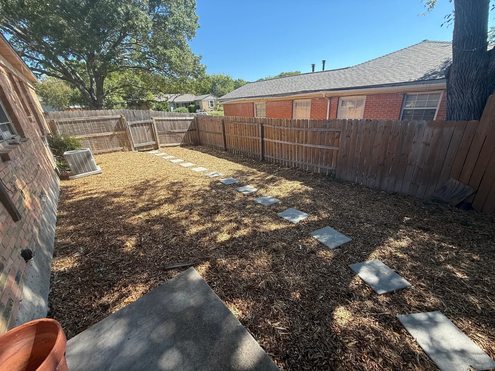 Exterior photo 2