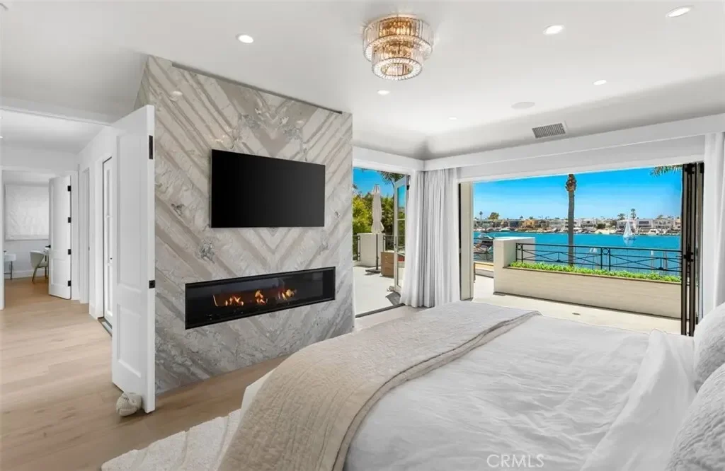 2401 Bayshore Drive, Newport Beach, California, United States. - Photo 34
