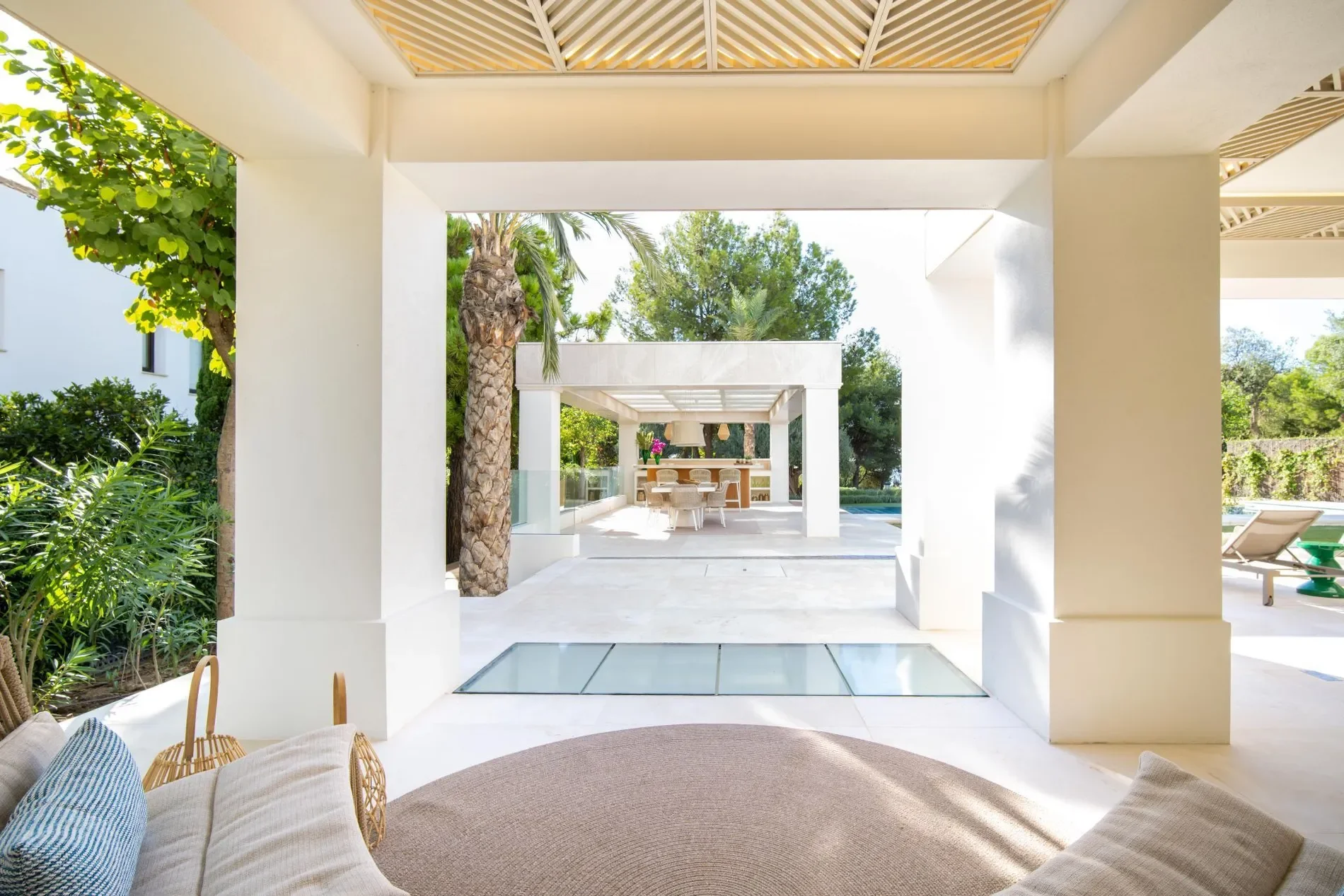 Exterior photo 5