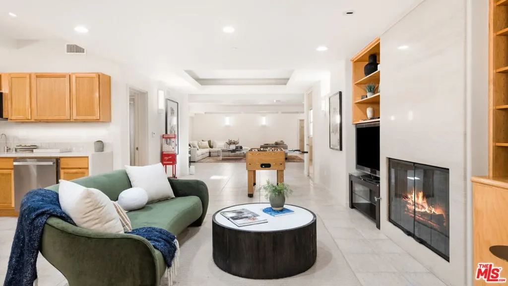 816 Monte Leon Drive, Beverly Hills, California, United States. - Photo 11