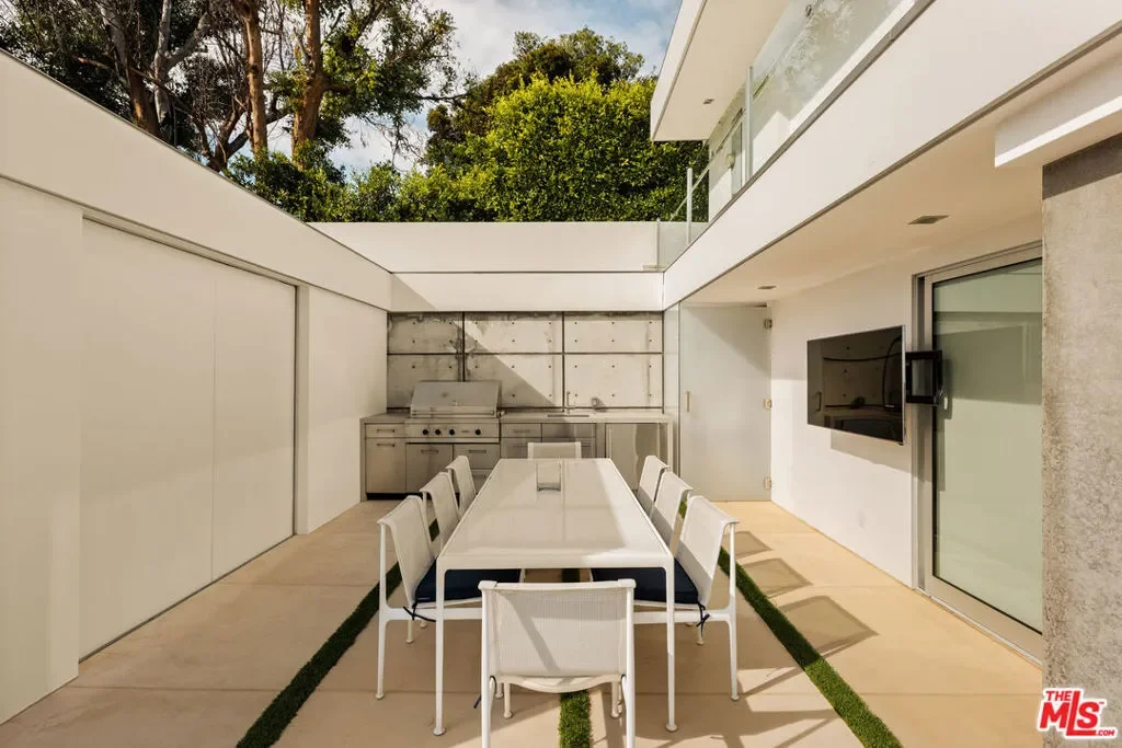 467 Paseo Miramar, Los Angeles, California, United States. - Photo 32