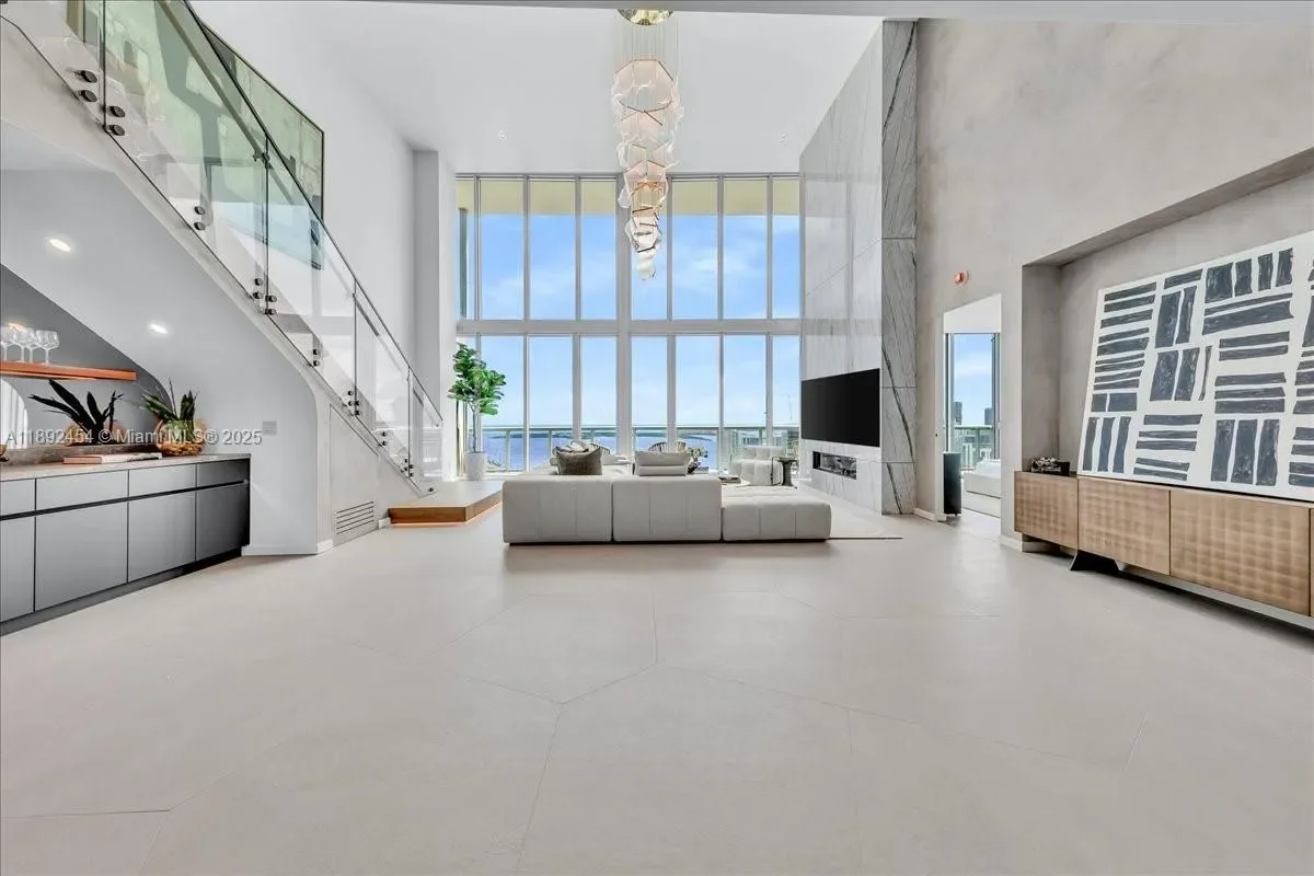 888 Biscayne Blvd #PH 5704, Miami, FL 33132, Miami, Florida, United States. - Photo 29