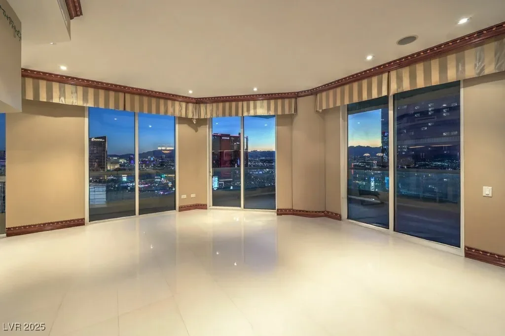 2877 Paradise Road 3302, Las Vegas, Nevada, United States. - Photo 17