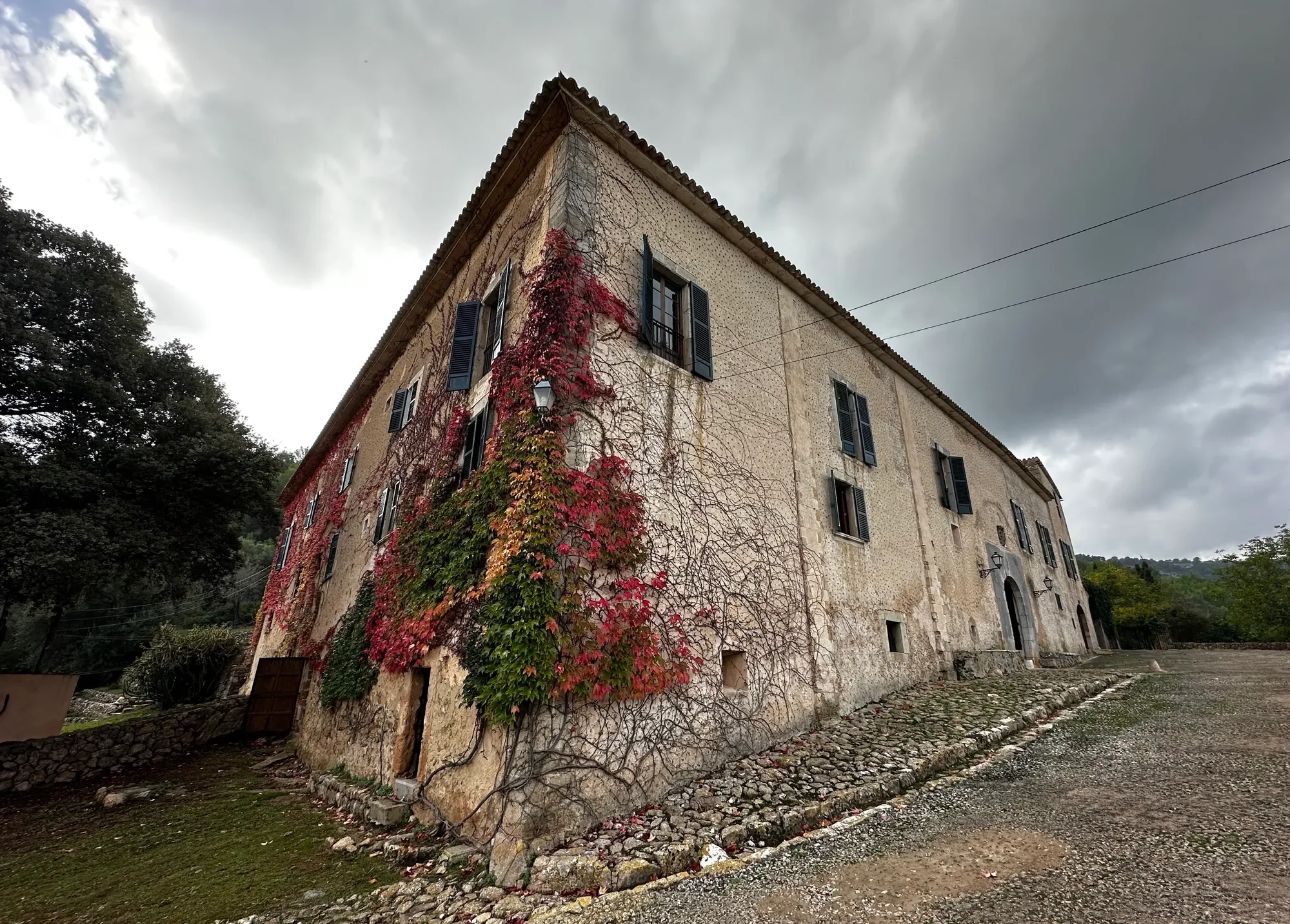 Exterior photo 2