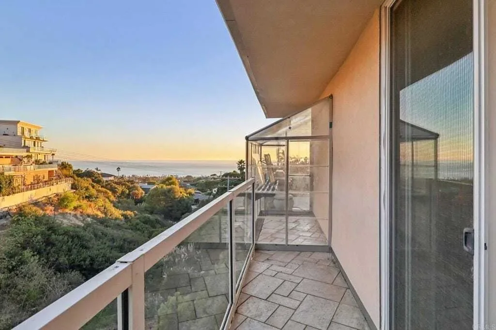 Exterior photo 6
