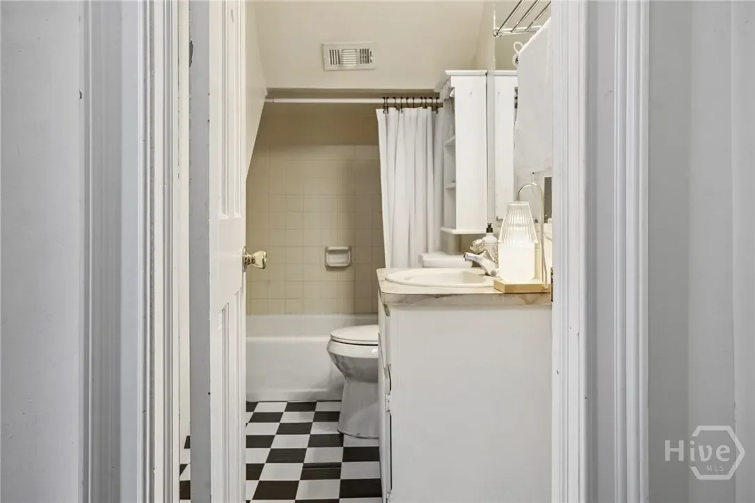 512 Barnard Street, Savannah, Georgia, United States. - Photo 16