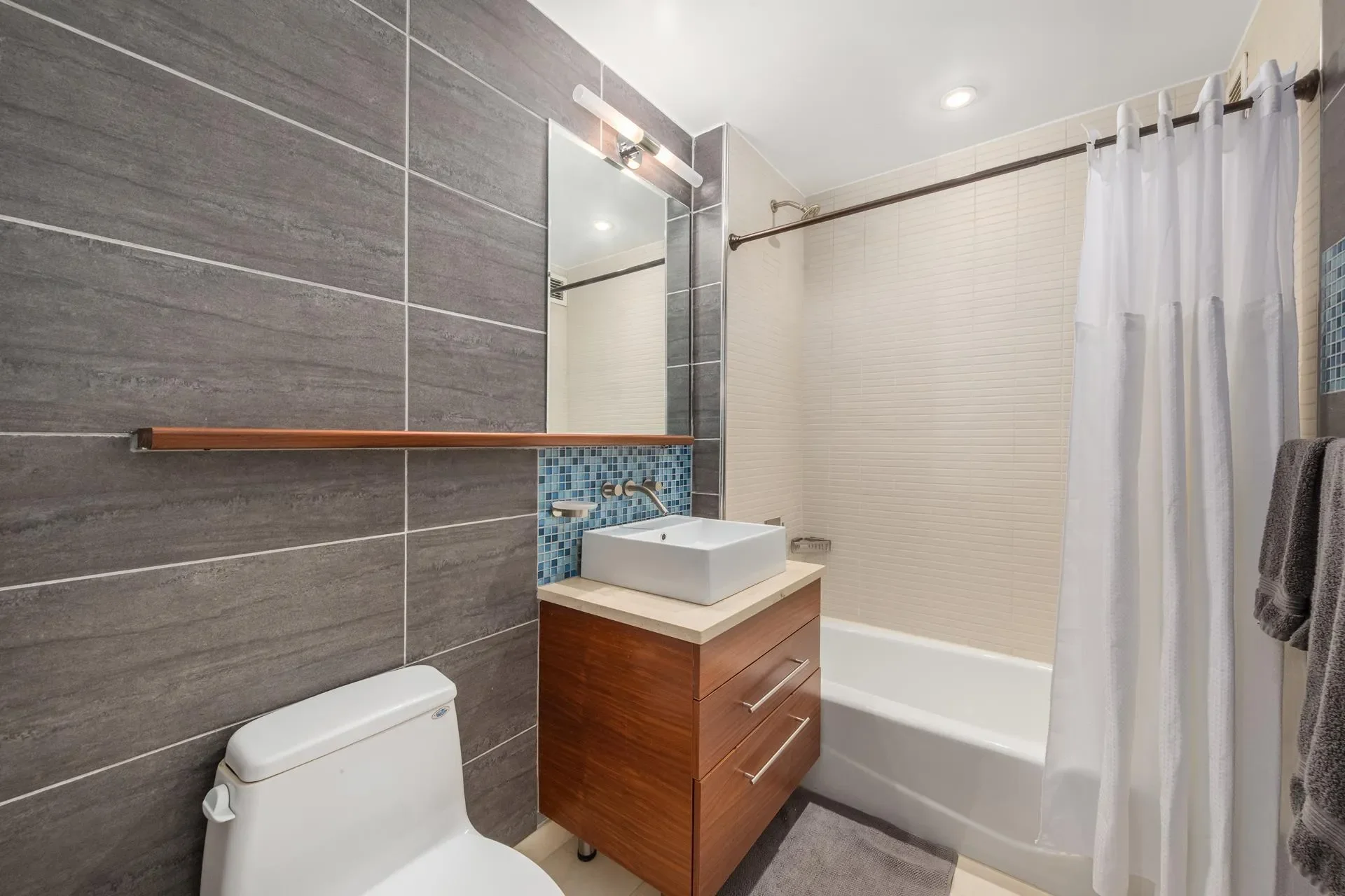 The Hudson, 225 W 60TH ST, New York, New York, United States. - Photo 9