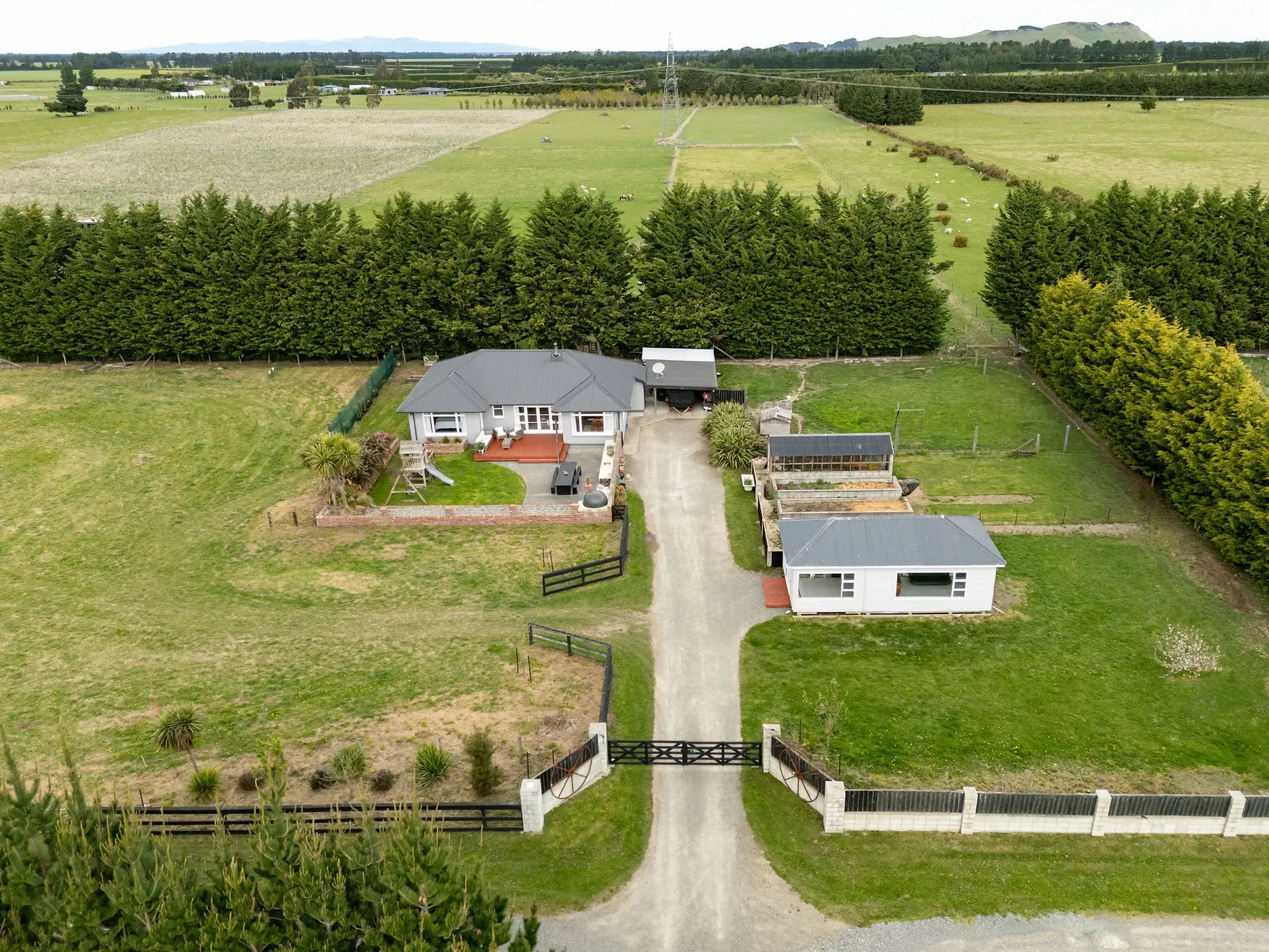 Exterior photo 7