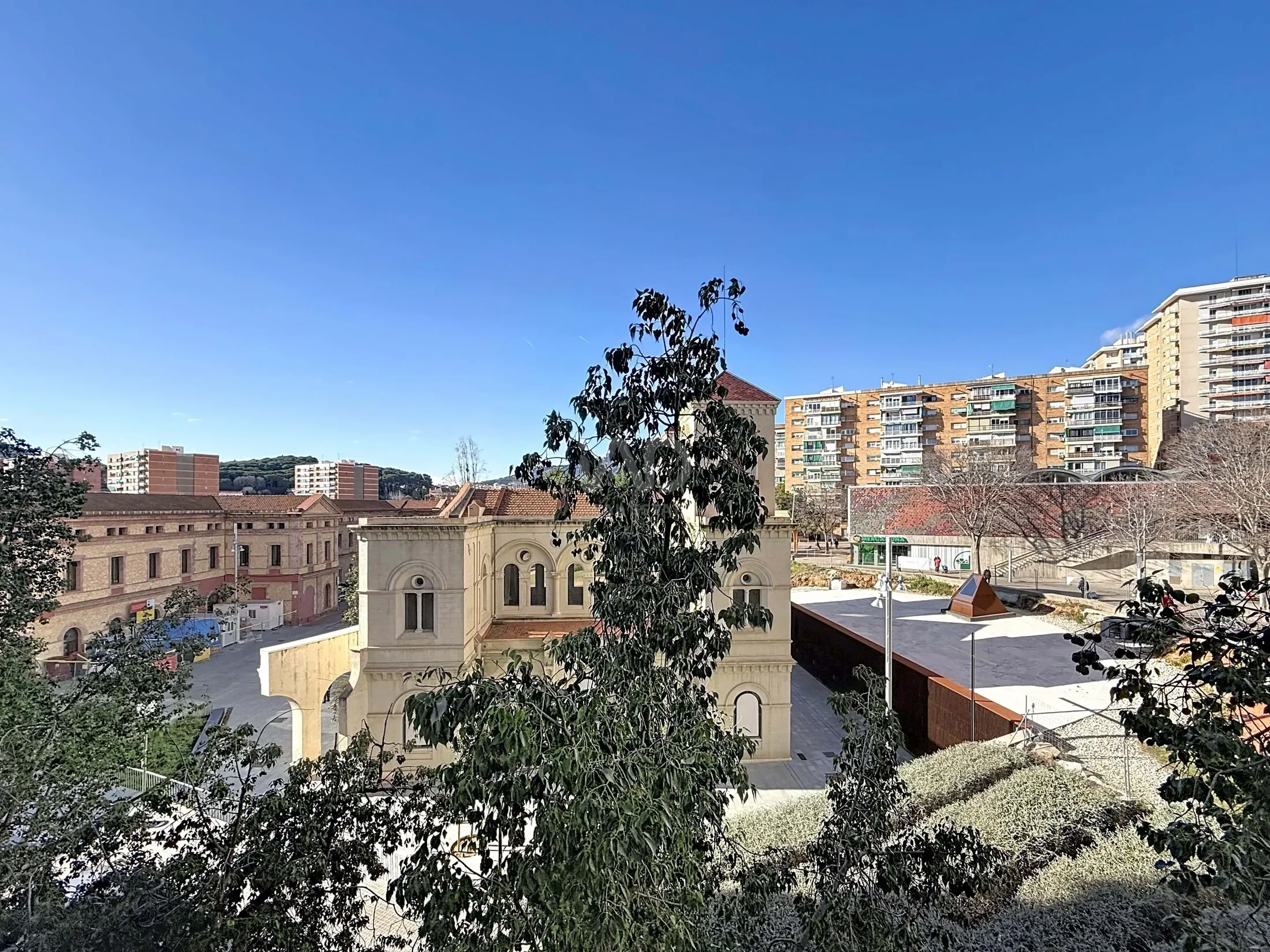 Exterior photo 3