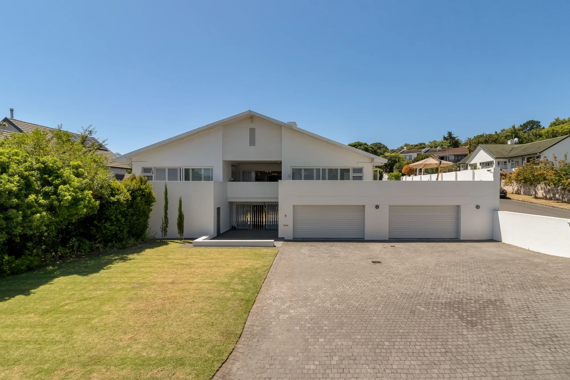Exterior photo 8