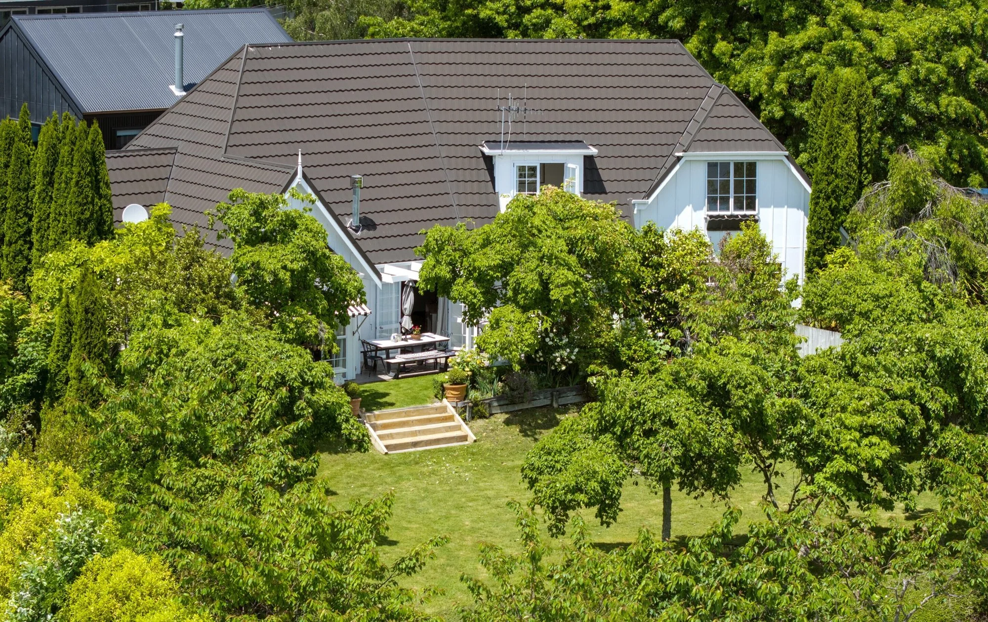 Exterior photo 2